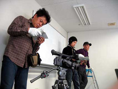 今回のスタッフ。左から音響の石川さん、ADの武田くん、照明の大石さん