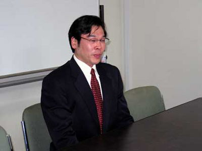 会社でいじめにあい、退職。ちょっぴりヒロインに恋する役の松澤さん。