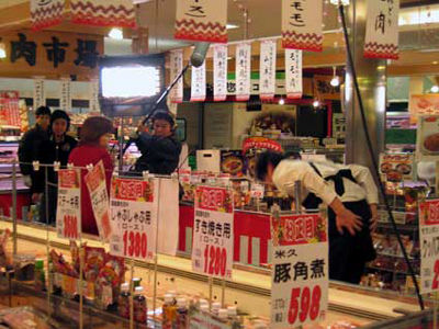 再就職でスーパーで働くことになった松澤さん。しかしなかなかうまくゆかず・・・。