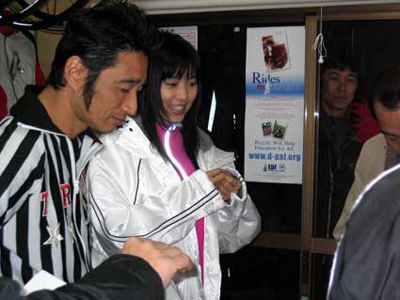 打合せ中のラッキィさん、桂さん。