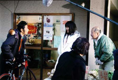 我らオミノさんのバイクショップ前にて。