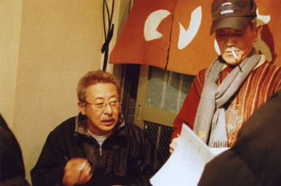 右から今回のカメラマンさのさん、照明の大石さん。