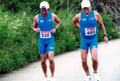 ランシーンの峰岸徹さんと天宮良さん。