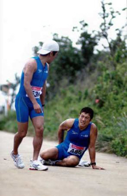 ランシーンの峰岸徹さんと天宮良さん。