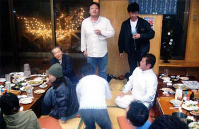 そして打ち上げ。今回、本当に頑張ってくれた制作進行の田中さん(右)と小和田さん(左)。